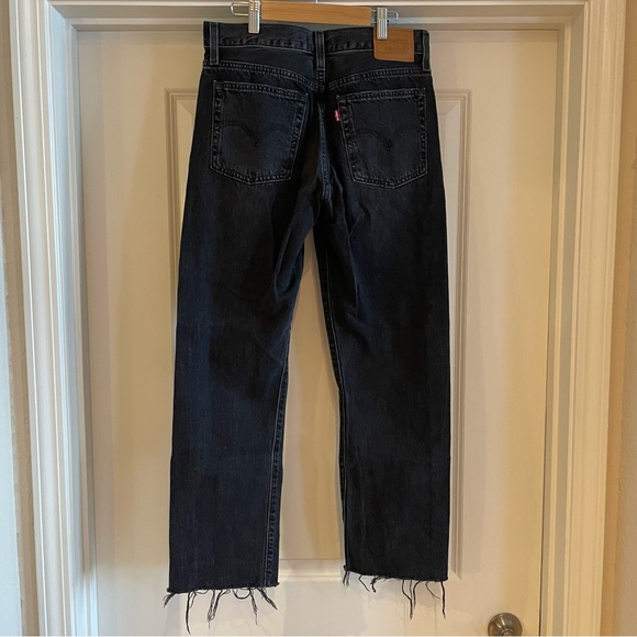 Levi’s Wedgie High-Rise Frayed Ripped Knee Crop Straight-Leg Jeans (Size 28) - Picture 6 of 8